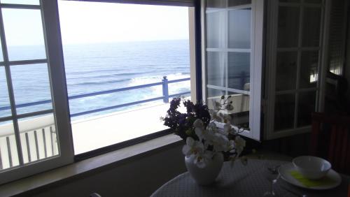 บริการและสิ่งอำนวยความสะดวก, Cliff House next to beach in หาดเซาเซบาสเตียว