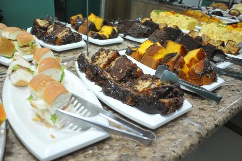 อาหารและเครื่องดื่ม, Bonjour Hotel in มาค่า