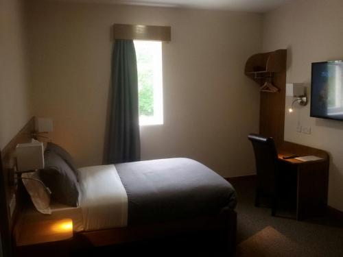 Crosshill House - image 12