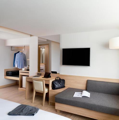 room detail thumbnail 1