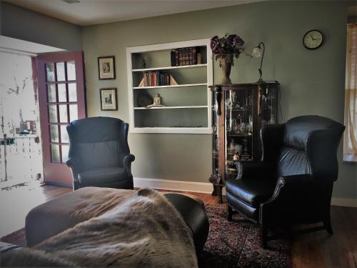 Vineyard Mansion Carriage House - image 10