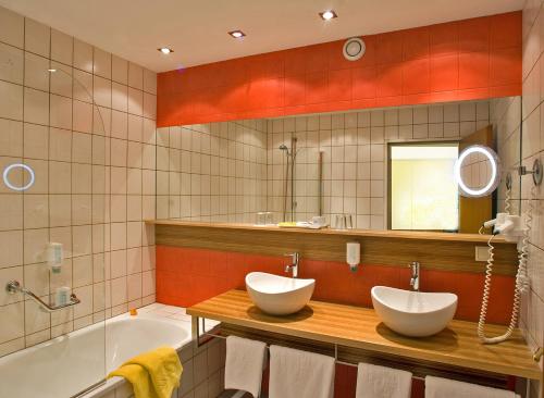 Seehotel Engstler – Velden, CA