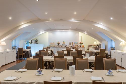 מסעדה, Royal Hotel in קוסנזה