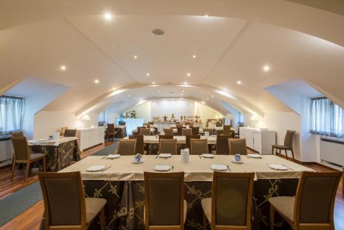 מסעדה, Royal Hotel in קוסנזה