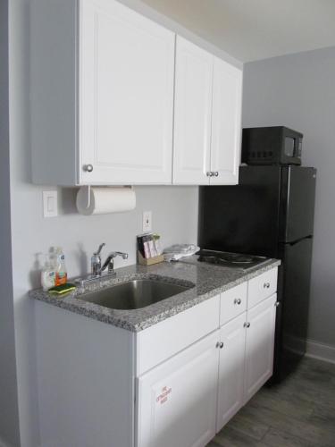 Rio Motel and Suites - image 13