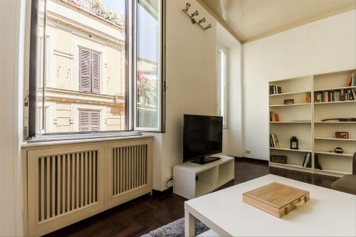Palazzo Borghese Lovely Flat - image 11