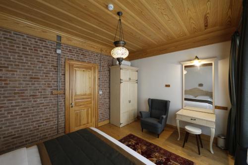 Apartment with Balcony image 9