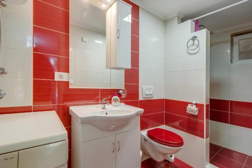Studio Apartment image 10