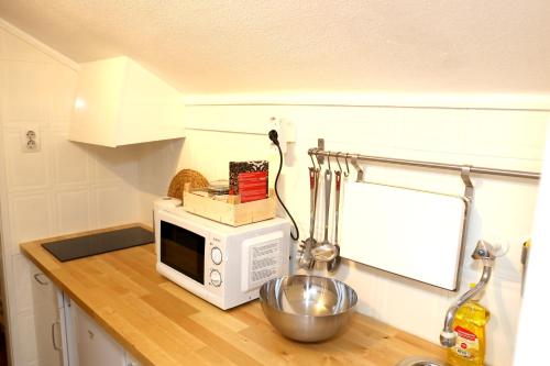 White cosy apartment, Lisabon