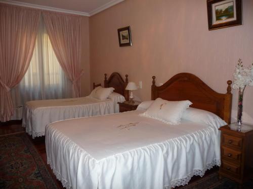 Triple Room with Private Bathroom image 9