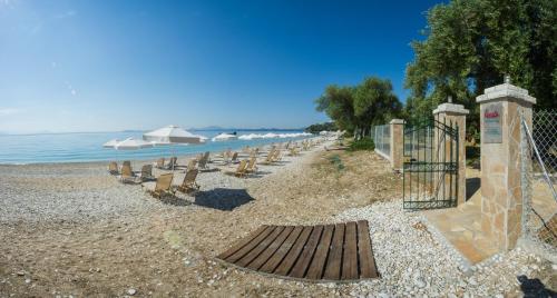 Renata Rooms & Studios - Beachfront, Large Garden & Free Parking 5