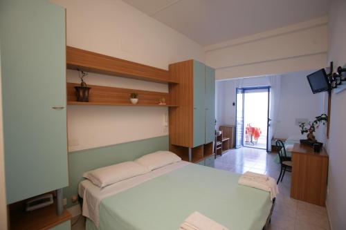 1 queen bed