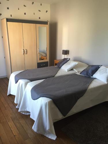 2 double beds