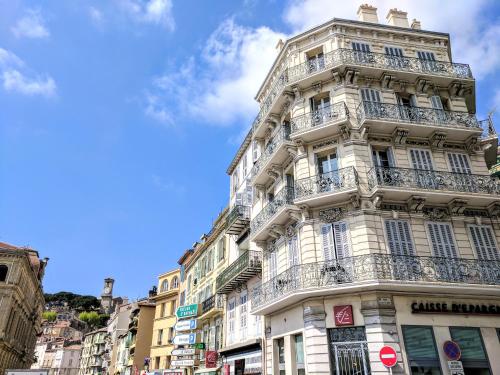 Citilet Louis Blanc 1,2,3 - Three gorgeous, open-plan apartments - Tap to explore photos