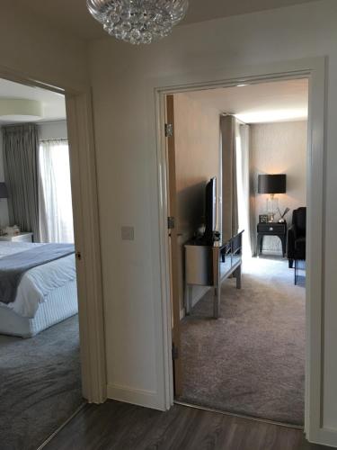 Cardiff Premier Apartments - image 5