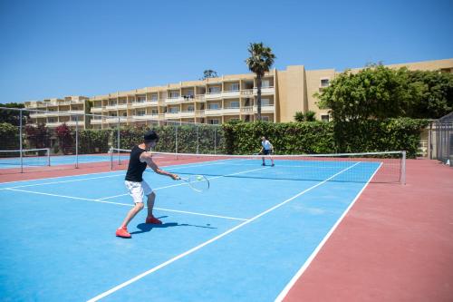 Sunshine Rhodes - image 14