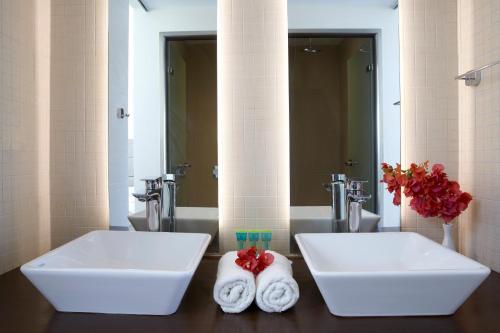 Sunshine Rhodes - image 12