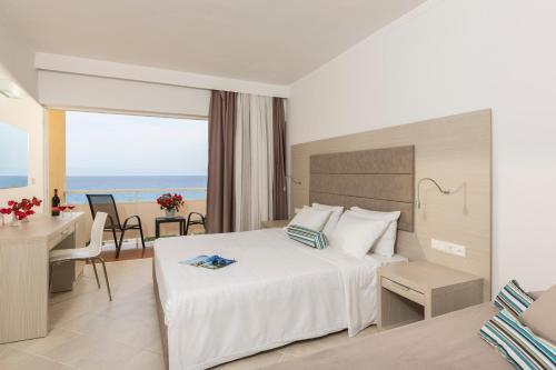 Double Room with Land View image 10