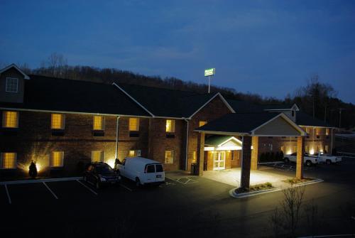 Mountain Inn & Suites Airport - Hendersonville