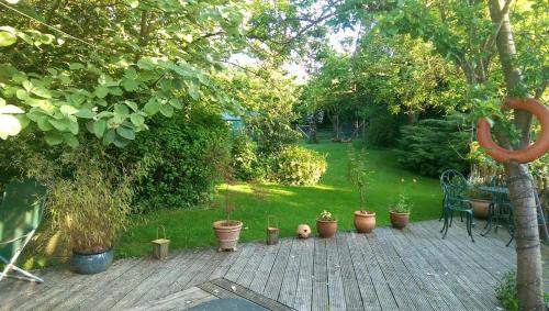 Kert, Orchard Pond Bed & Breakfast in Duxford