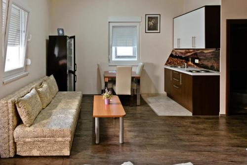 Apartments Dujmović - image 3