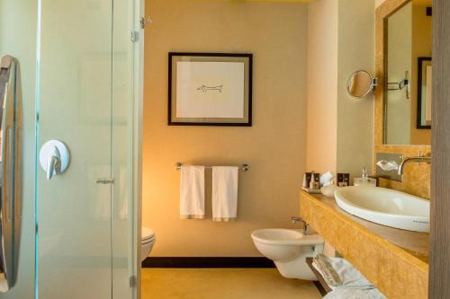 Large Deluxe Triple Room image 6
