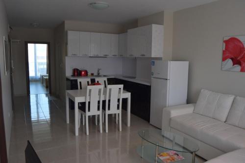 Two-Bedroom Apartment with Balcony image 6
