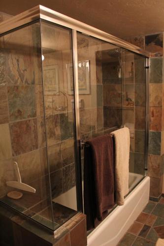King Room image 3
