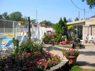 Kert, Wasaga Beach Inn And Cottages in Wasaga Beach (ON)
