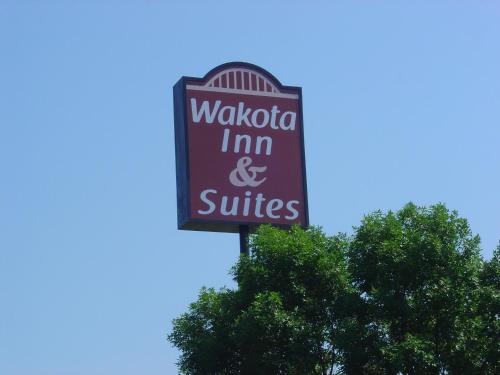 Wakota Inn and Suites