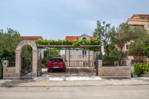 Apartment with Garden View