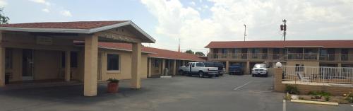 Economy Inn Safford - image 8