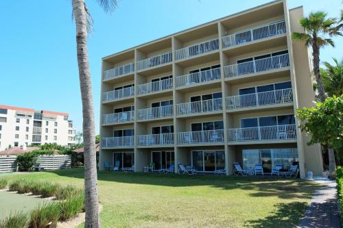 Exterior view, Gulf and beach view apartment 403 in Longboat Key (FL)