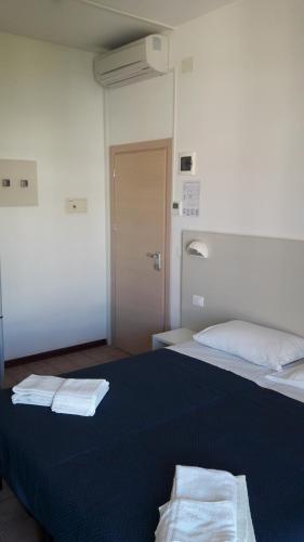 B&B - Meuble' - Hotel " CORDIALE " Room Type - Standard Quadruple Room