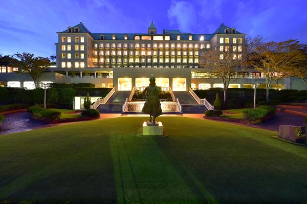 A la foto es mostra l'objecte Shizuoka Country Hamaoka Course & Hotel situat a la ciutat de Minamiōsaka.
