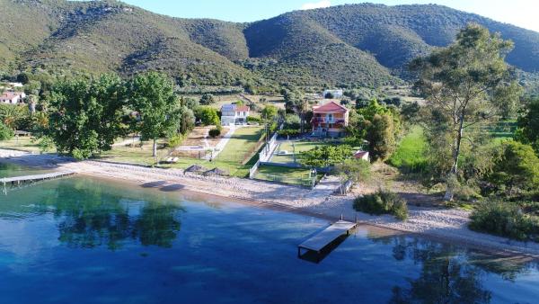 På billedet ses objektet Villa Aphrodite beliggende i byen Varko.