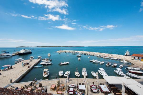 På billedet ses objektet Hotel Marina beliggende i byen Fažana.