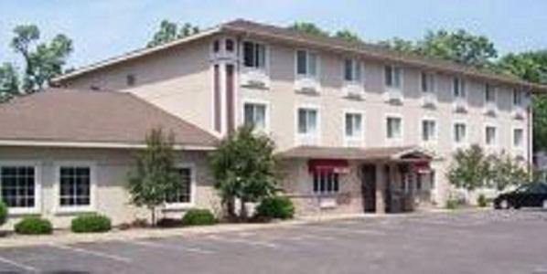 Nella foto è visibile l'oggetto Budget Host Inn & Suites North Branch situato nella città di Chisago City.