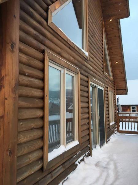 Na zdjęciu widoczny jest obiekt Chalet du Versant Nord położony w mieście Saint-David-de-Falardeau.