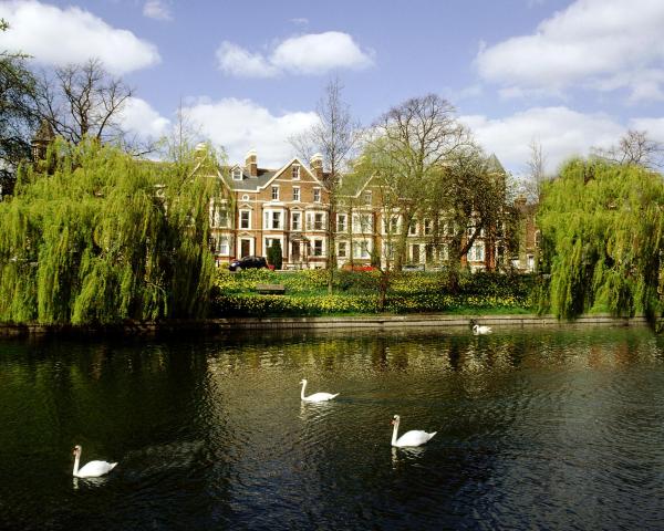 På billedet ses objektet Arundel House Hotel beliggende i byen Cambridge.