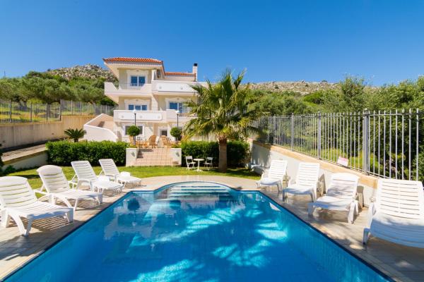 A la foto es mostra l'objecte Aris Palace situat a la ciutat de Elia.