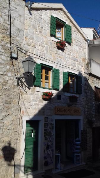 A la foto es mostra l'objecte Apartments MIME - Small House situat a la ciutat de Vodice.