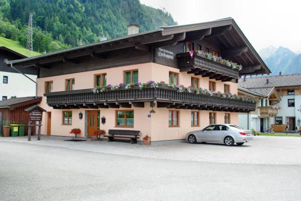 Na foto é possível ver o objeto Pension Christophorus localizado na cidade de Kaprun.