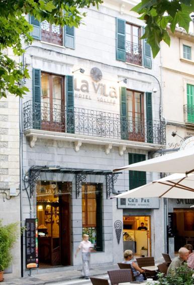 Nella foto è visibile l'oggetto Hotel la Vila situato nella città di Sóller.