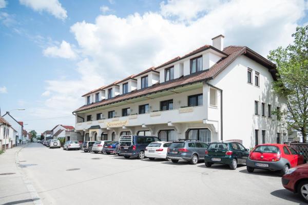 The photo shows the Hotel Sonnenhof located in the city of Loipersbach im Burgenland.