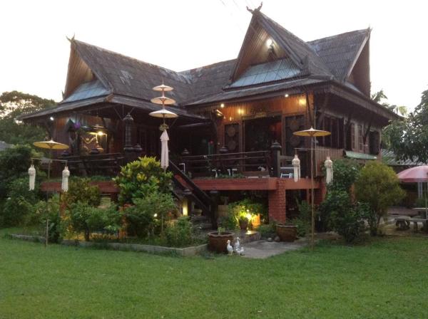 A la foto es mostra l'objecte Oui Kaew Homestay situat a la ciutat de Phayao.