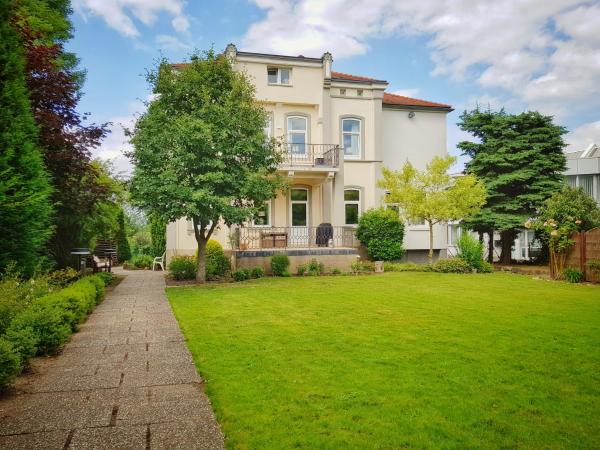 På bildet vises objektet Einzigartige Jugendstil-Villa im Herzen von Kassel som ligger i byen Kassel.