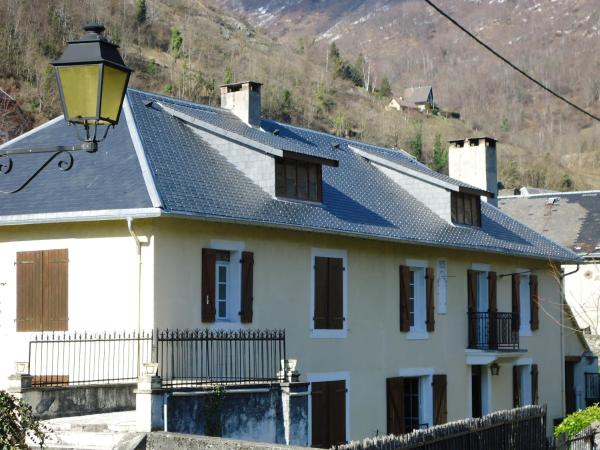 Na fotografii je vidět objekt Pyrénées Boutx - Grand Gîte de caractère nacházející se ve městě Lez.
