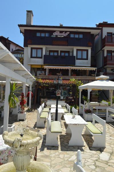 Na fotografii je vidět objekt Stankoff Hotel nacházející se ve městě Nesebar.