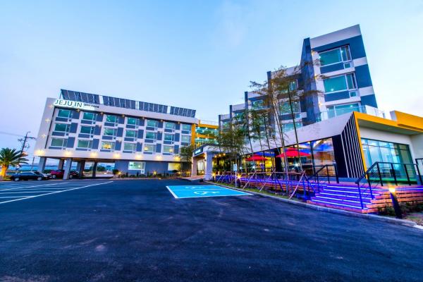Στη φωτογραφία φαίνεται το αντικείμενο Jeju In Hotel που βρίσκεται στην πόλη Naedo-dong.